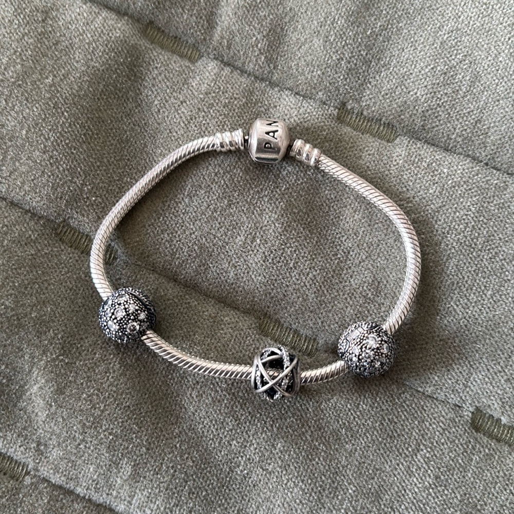 PANDORA silver bracelet /3 charms